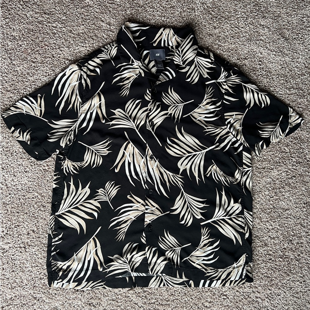 H&m Shirt Mens Short Sleeve Button Up Size Large Hawaiian Style Black